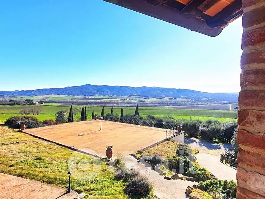 Immagine 7 di Villa in vendita  a Castiglione Del Lago