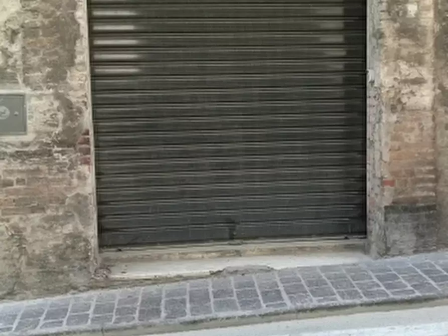 Immagine 1 di Garage in vendita  in VIA PINTURICCHIO a Perugia