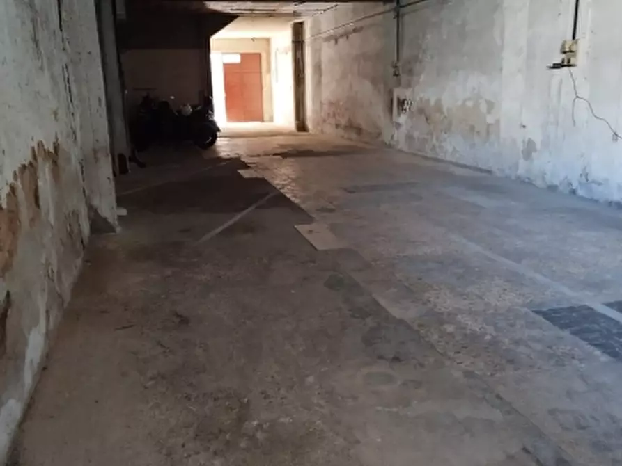 Immagine 4 di Garage in vendita  a Floridia