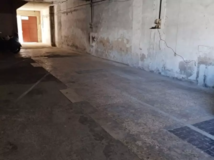 Immagine 5 di Garage in vendita  a Floridia