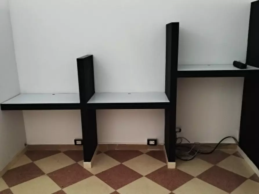 Immagine 2 di Locale commerciale in vendita  a Floridia