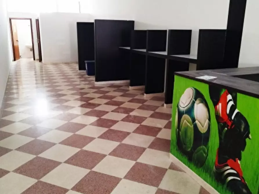 Immagine 10 di Locale commerciale in vendita  a Floridia
