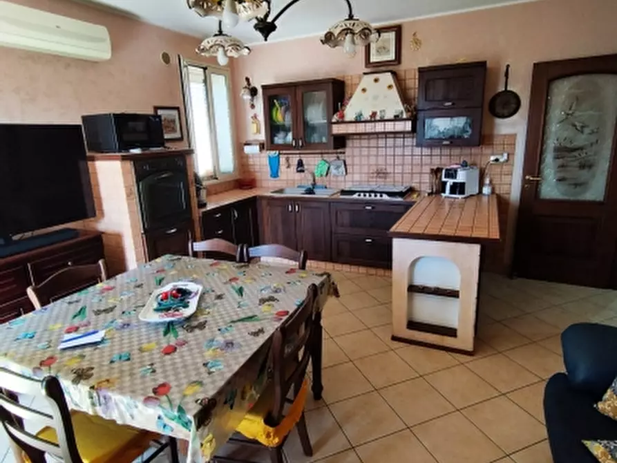 Immagine 11 di Appartamento in vendita  a Floridia