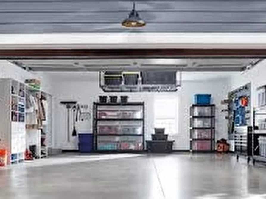 Immagine 2 di Box auto in vendita  a Floridia