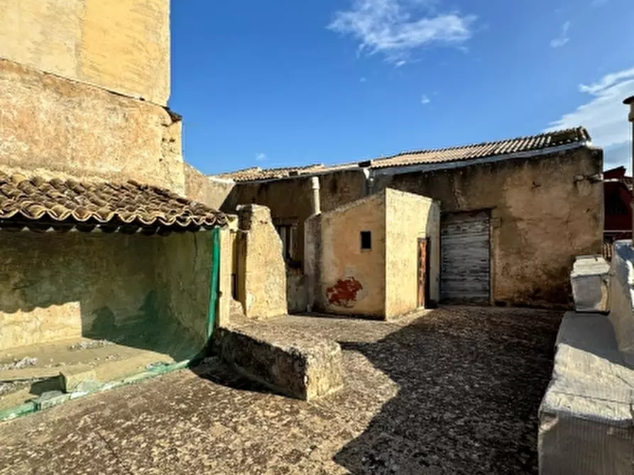 Immagine 23 di Palazzo in vendita  in ViamXI Febbraio a Ispica