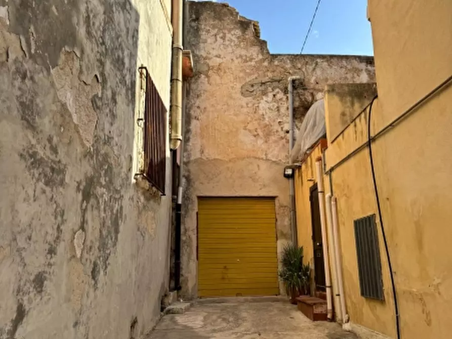 Immagine 24 di Palazzo in vendita  in ViamXI Febbraio a Ispica