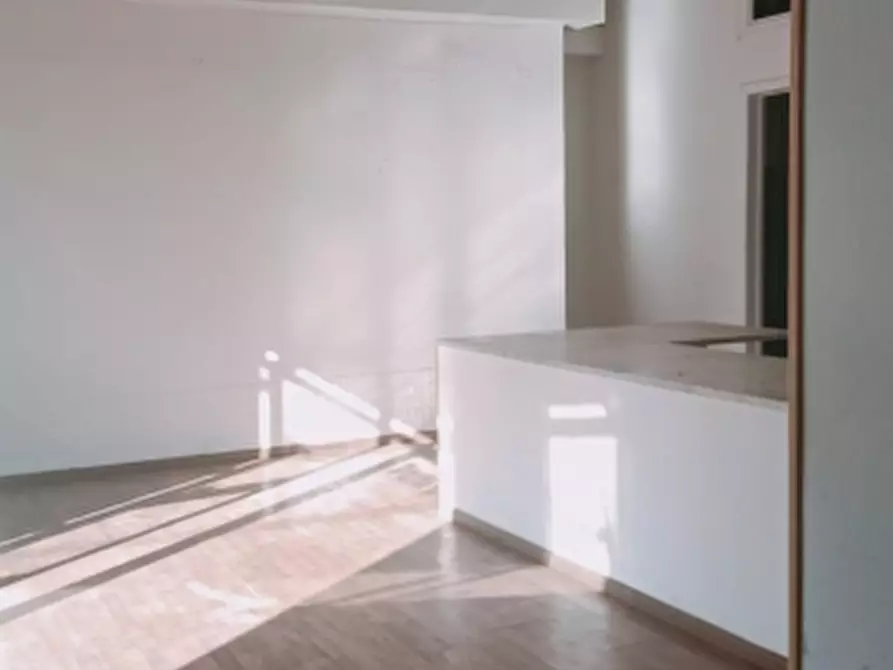 Immagine 2 di Locale commerciale in affitto  in Via Archimede a Floridia