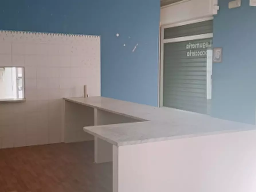 Immagine 4 di Locale commerciale in affitto  in Via Archimede a Floridia