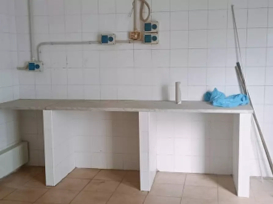 Immagine 6 di Locale commerciale in affitto  in Via Archimede a Floridia