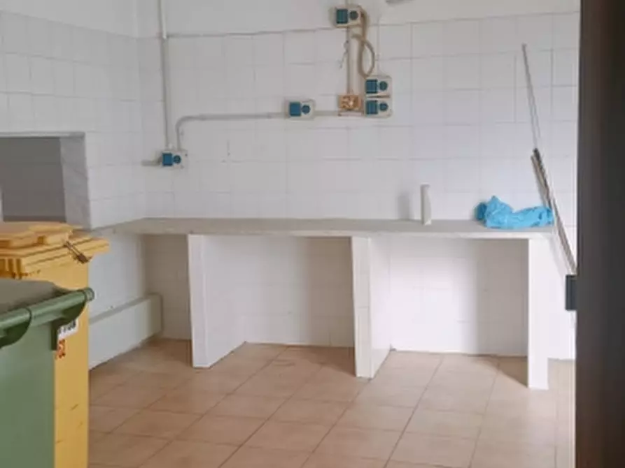 Immagine 7 di Locale commerciale in affitto  in Via Archimede a Floridia