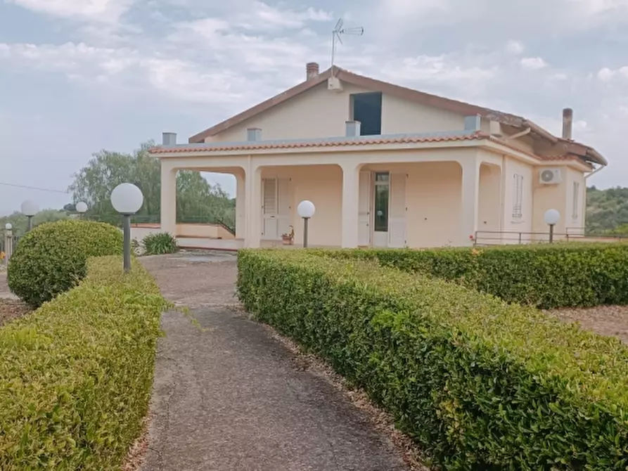 Immagine 1 di Villa in vendita  a Solarino