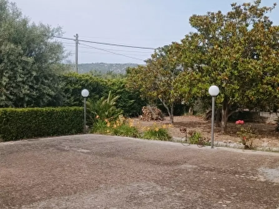 Immagine 24 di Villa in vendita  a Solarino