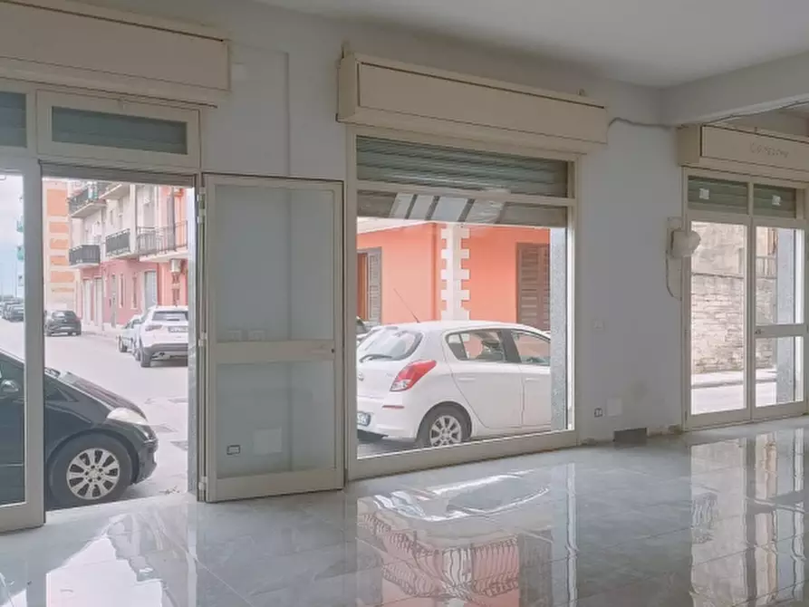 Immagine 1 di Locale commerciale in affitto  in Piazza Aldo Moro a Floridia