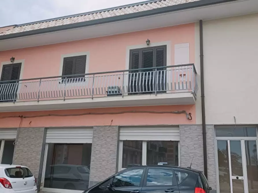 Immagine 2 di Locale commerciale in affitto  in Piazza Aldo Moro a Floridia