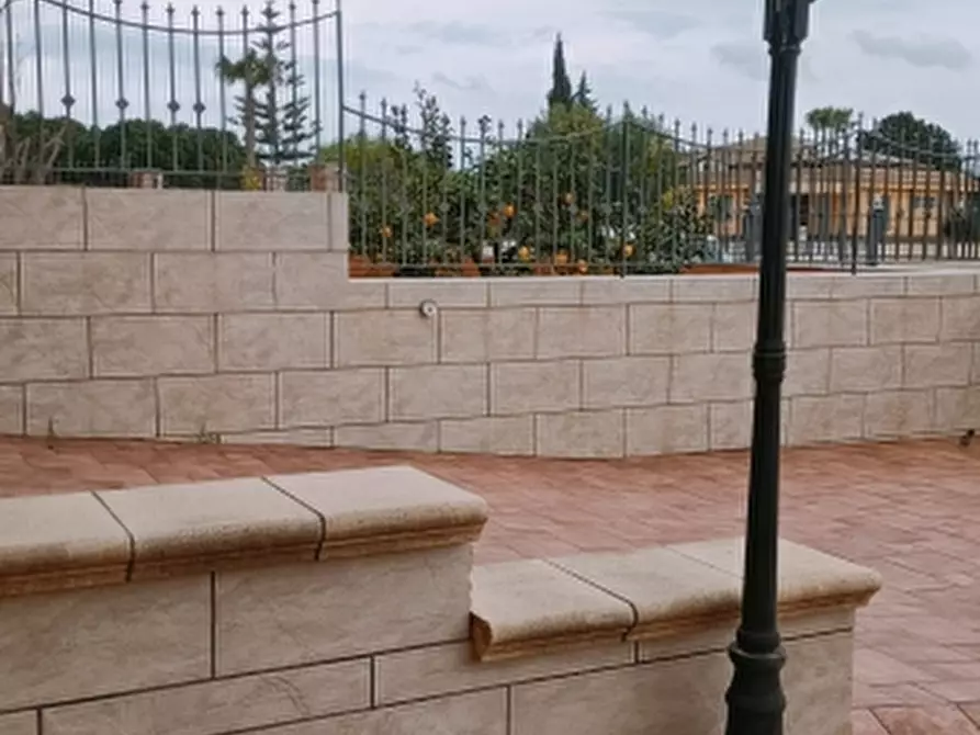 Immagine 10 di Villa in vendita  in Via Allende 17 a Floridia