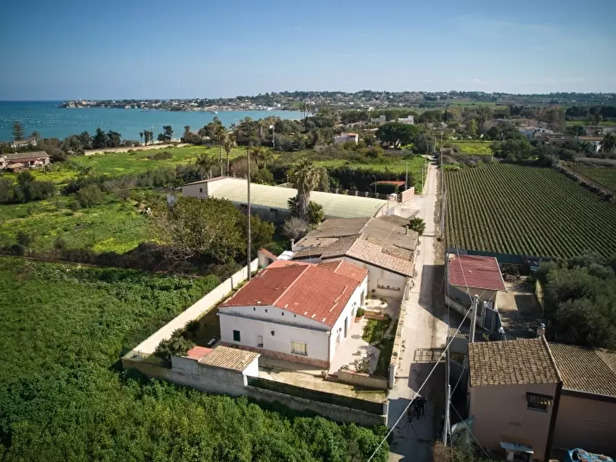 Immagine 2 di Villa in vendita  in Contrada Isola a Siracusa
