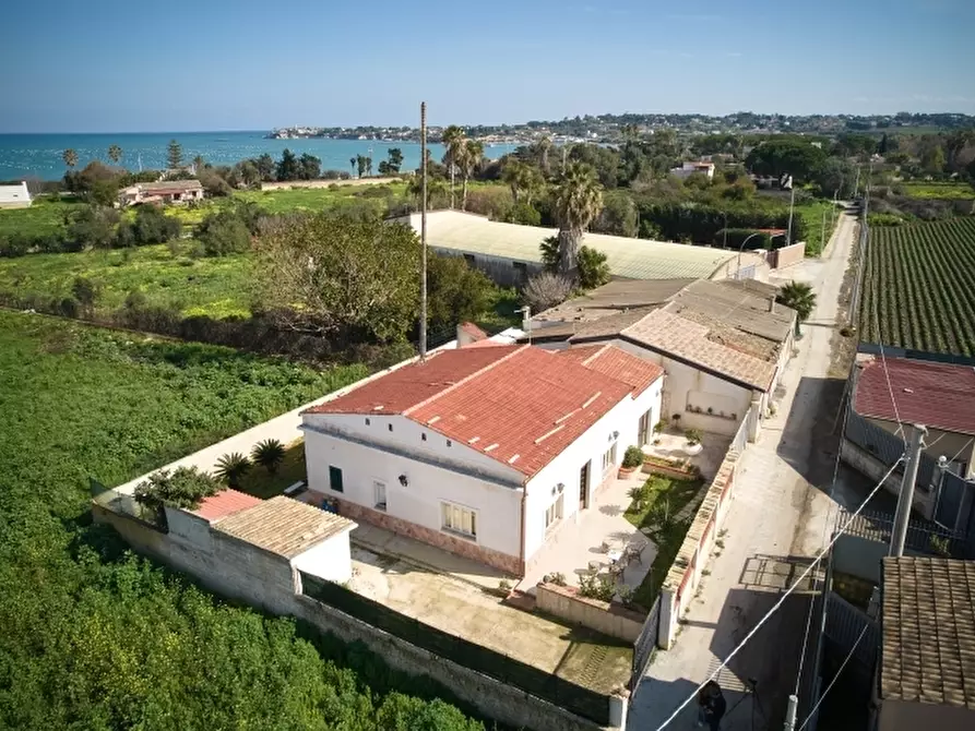 Immagine 4 di Villa in vendita  in Contrada Isola a Siracusa