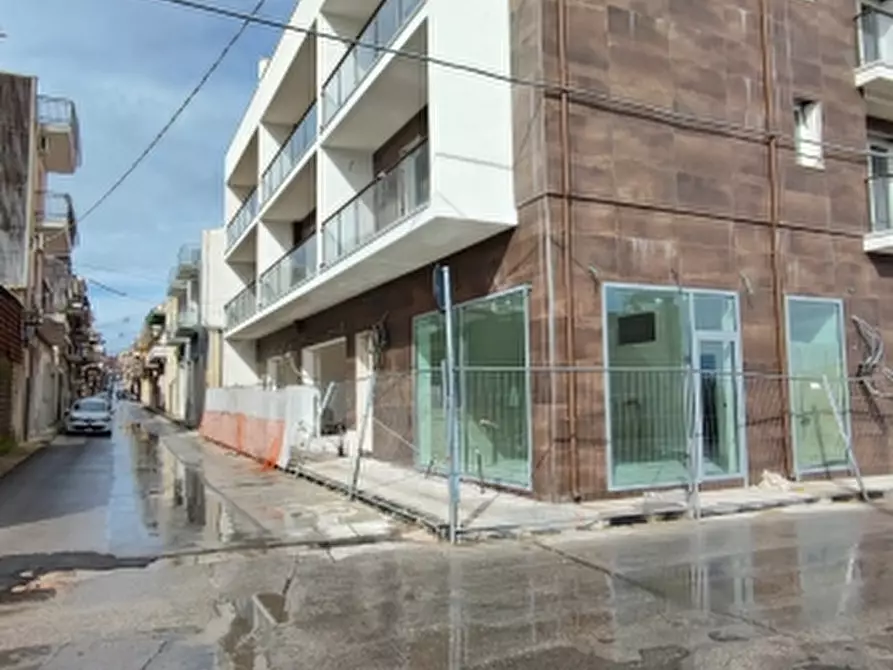 Immagine 3 di Negozio in affitto  in Via Bissolati a Solarino