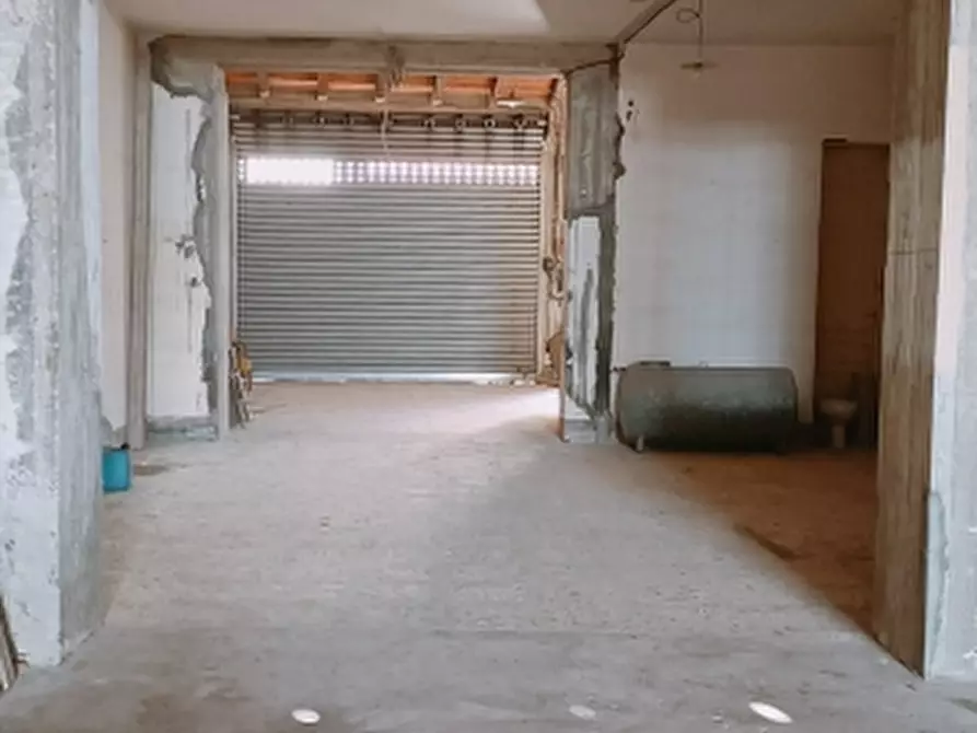 Immagine 1 di Magazzino in vendita  in Via libertà a Floridia