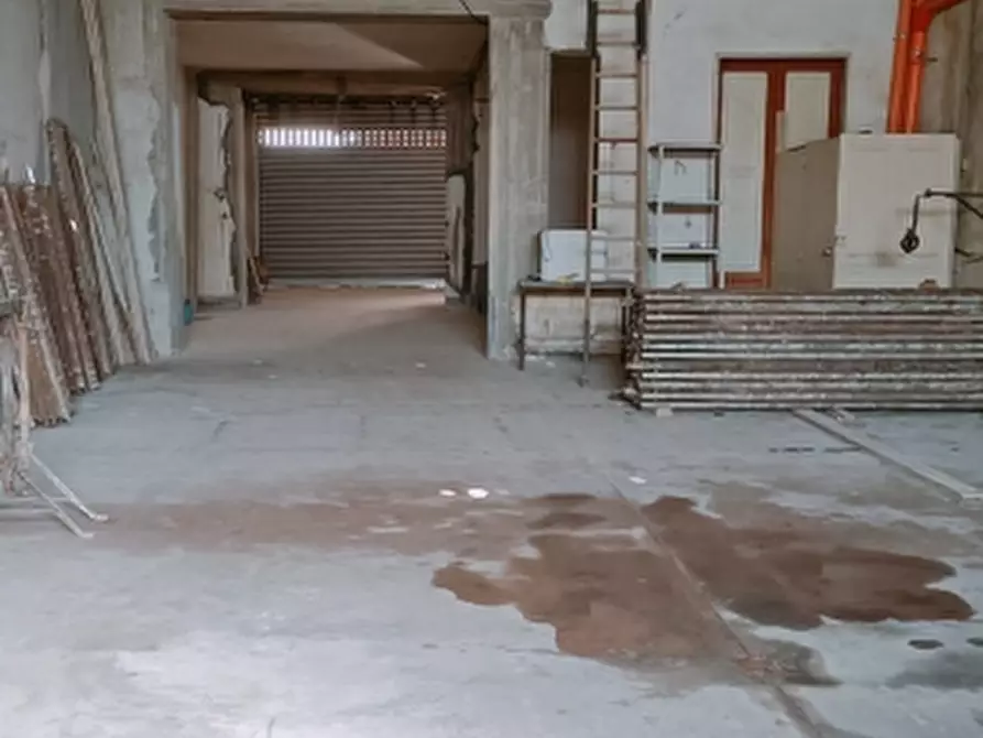 Immagine 2 di Magazzino in vendita  in Via libertà a Floridia