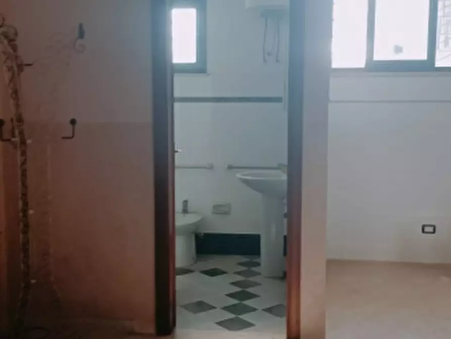 Immagine 10 di Magazzino in vendita  in Via libertà a Floridia