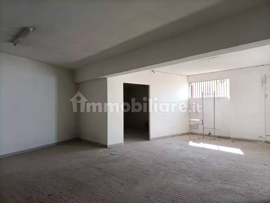 Immagine 2 di Showroom in vendita  a Floridia