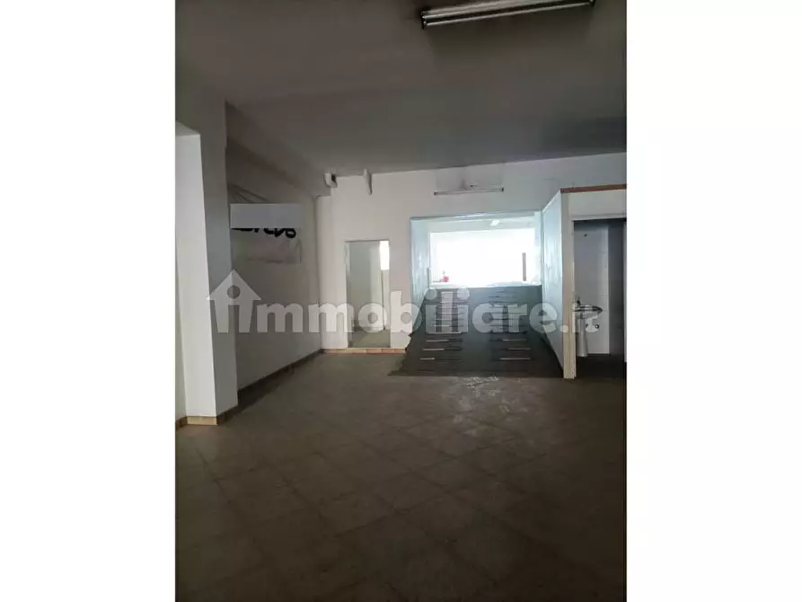 Immagine 3 di Showroom in vendita  a Floridia