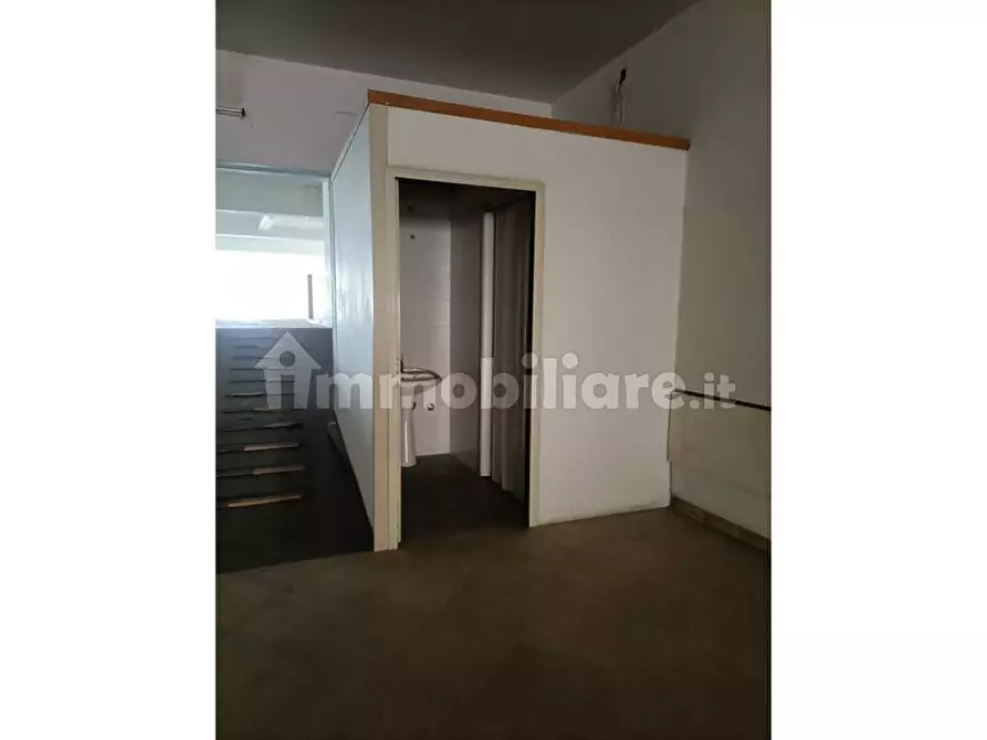 Immagine 4 di Showroom in vendita  a Floridia
