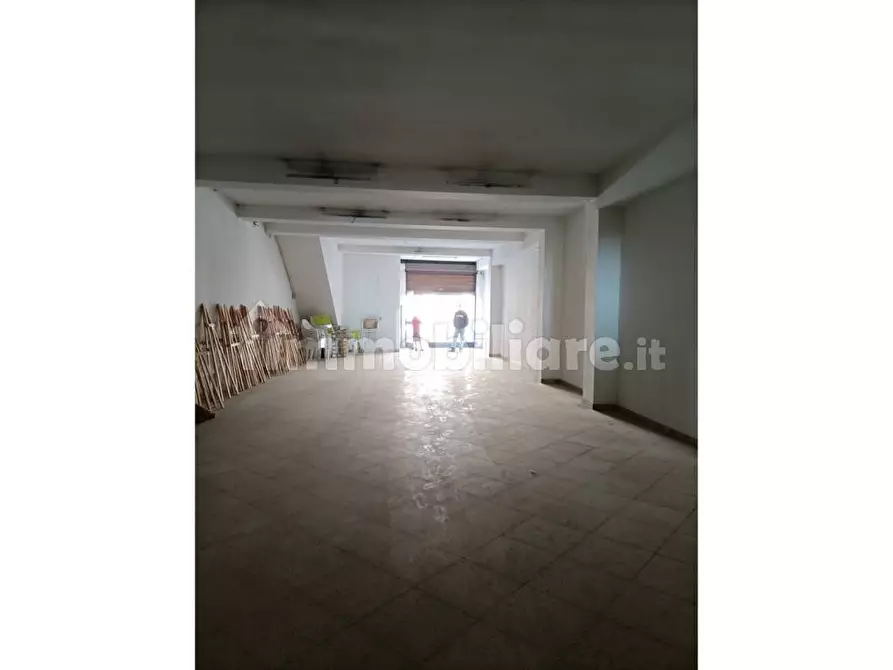 Immagine 5 di Showroom in vendita  a Floridia
