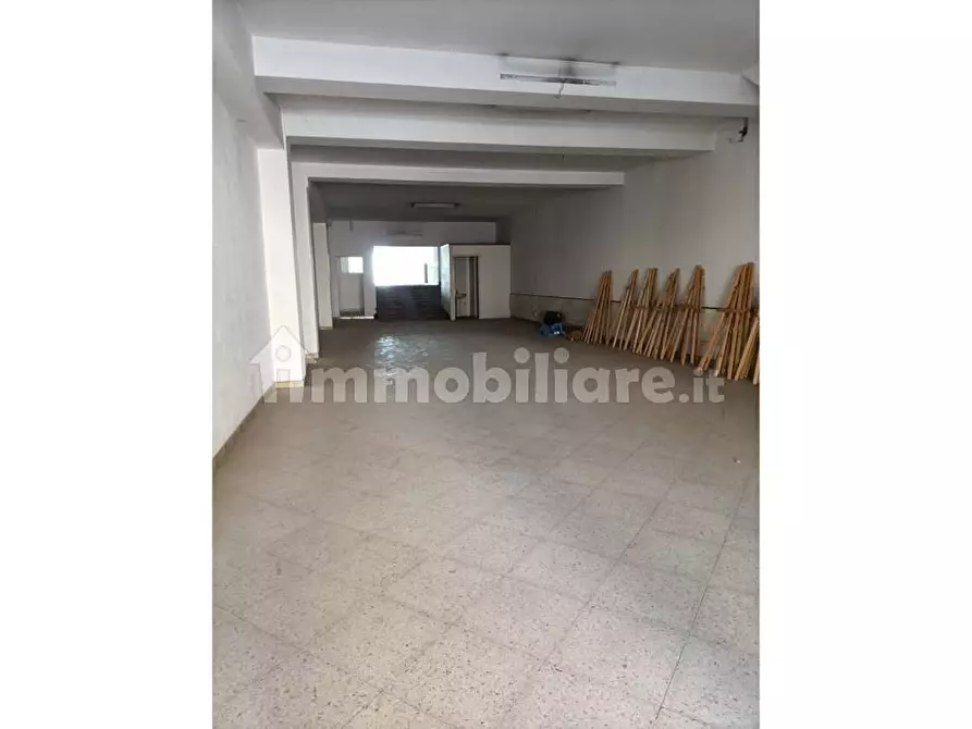 Immagine 6 di Showroom in vendita  a Floridia