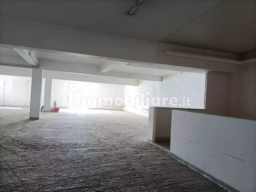 Immagine 8 di Showroom in vendita  a Floridia