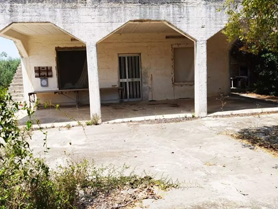 Immagine 1 di Villa in vendita  in Contrada Benalì a Siracusa
