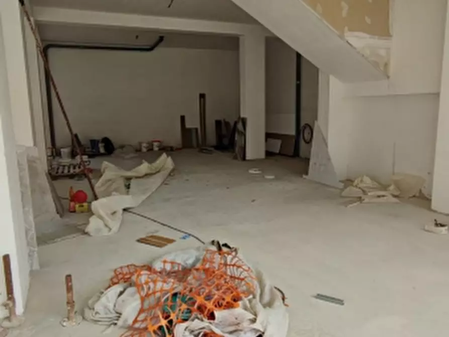 Immagine 5 di Showroom in vendita  in Via Bissolati a Solarino