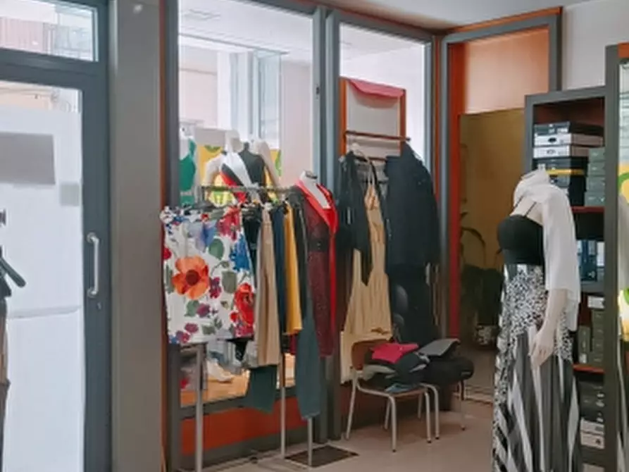 Immagine 5 di Negozio in affitto  in Via Ariosto angolo via Palestro a Floridia