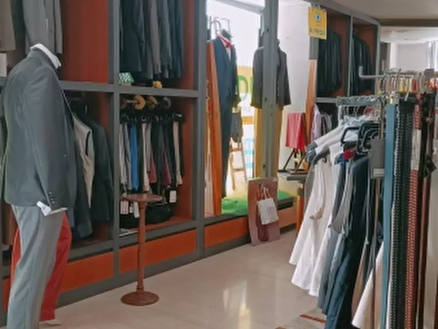 Immagine 6 di Negozio in affitto  in Via Ariosto angolo via Palestro a Floridia