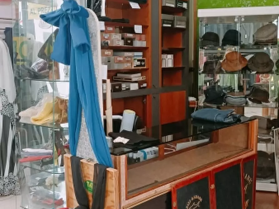 Immagine 10 di Negozio in affitto  in Via Ariosto angolo via Palestro a Floridia