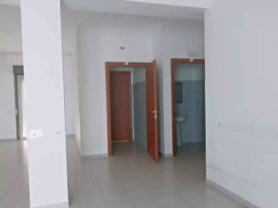 Immagine 19 di Palazzo in vendita  in Via Albani a Floridia