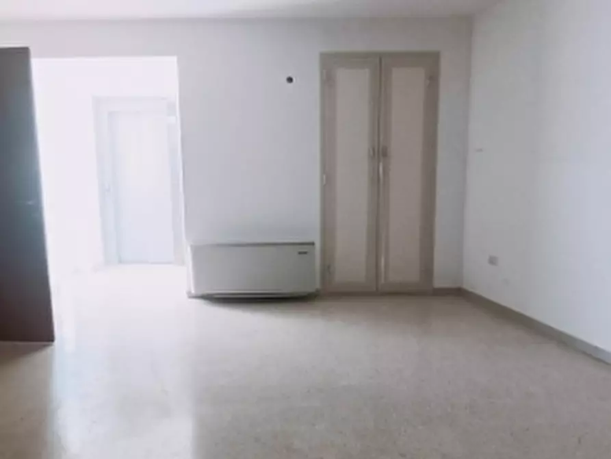 Immagine 31 di Palazzo in vendita  in Via Albani a Floridia