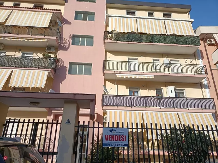 Immagine 2 di Attico in vendita  a Floridia