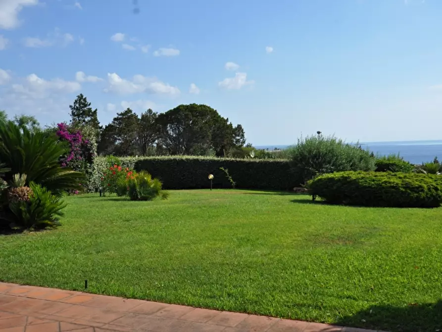 Immagine 4 di Villa in vendita  a Olbia
