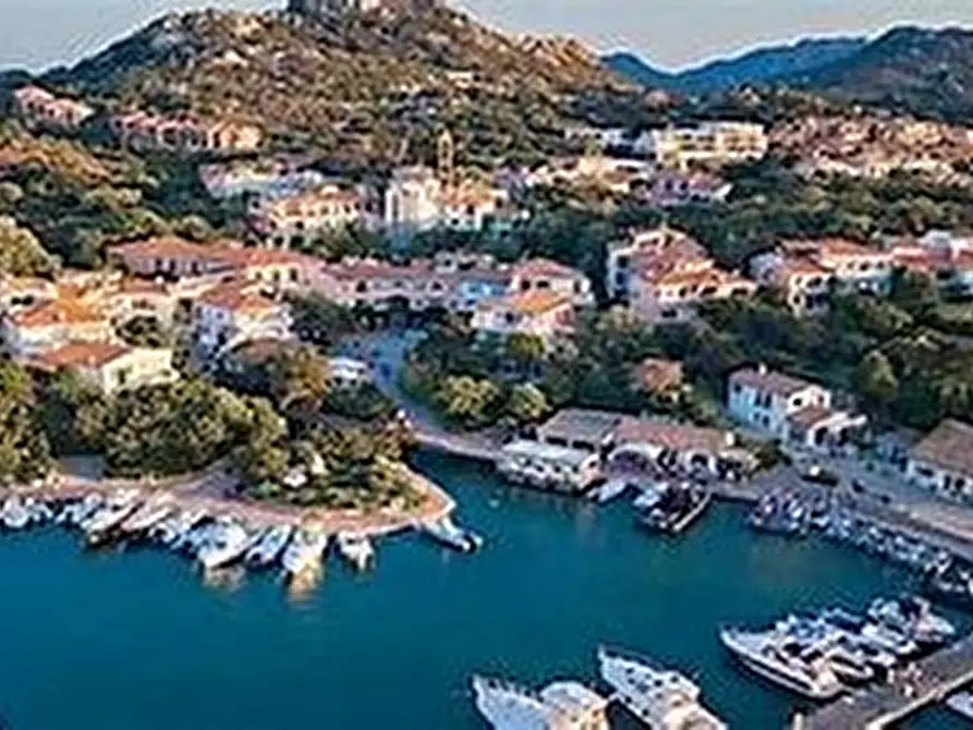 Immagine 12 di Appartamento in vendita  in via punta nuraghe 5 5 a Olbia