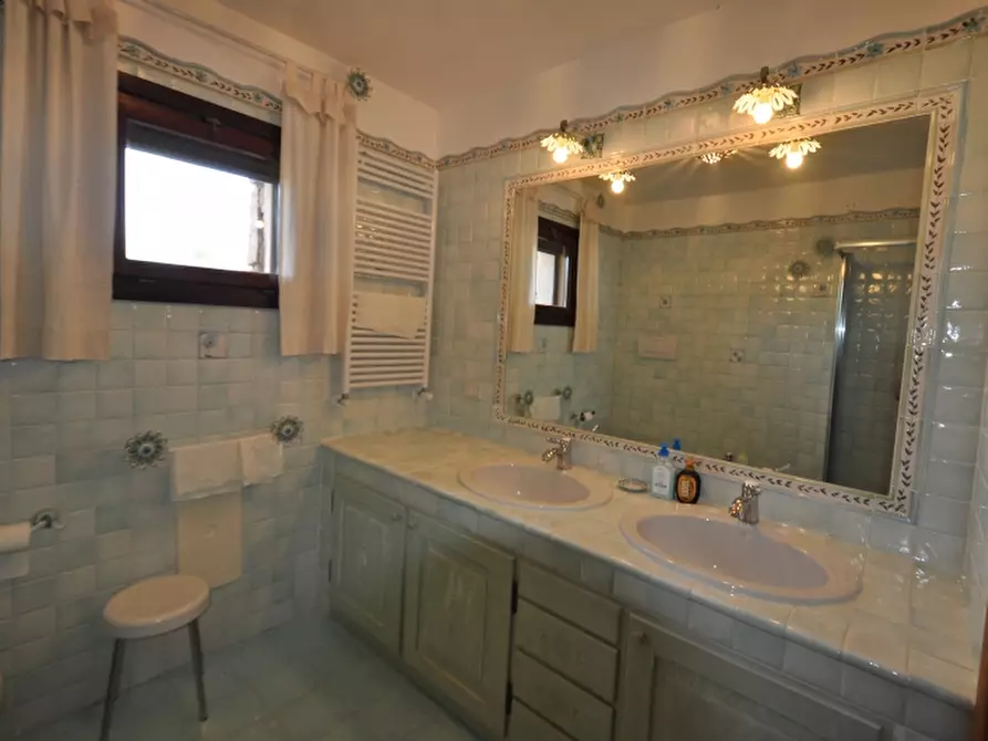 Immagine 9 di Villa in vendita  a Olbia