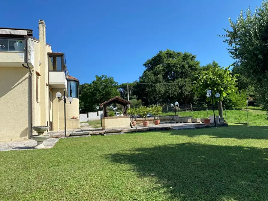 Immagine 6 di Villa in vendita  a Fano