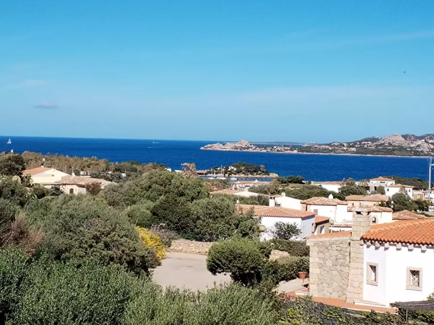 Immagine 1 di Casa bifamiliare in vendita  a Arzachena