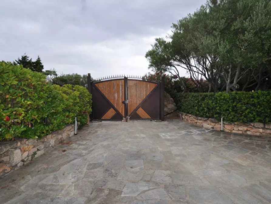 Immagine 18 di Villa in vendita  a Olbia
