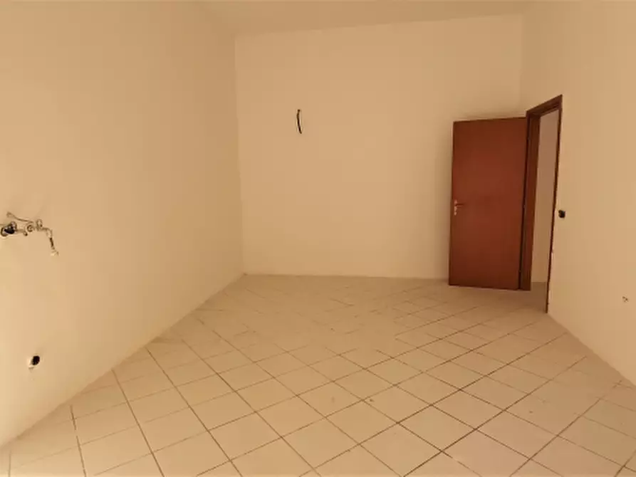 Immagine 2 di Negozio in vendita  in Via Nausica a Paceco