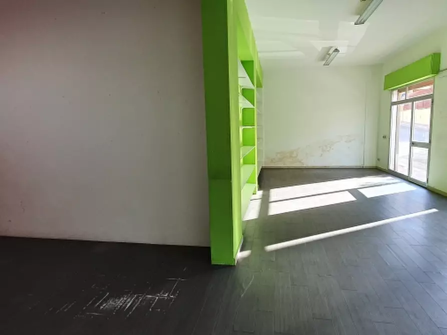 Immagine 14 di Locale commerciale in vendita  in via caserta a Erice