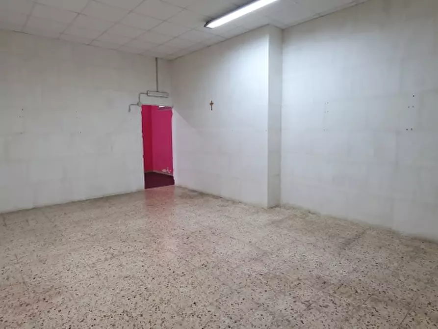 Immagine 17 di Locale commerciale in vendita  in via caserta a Erice