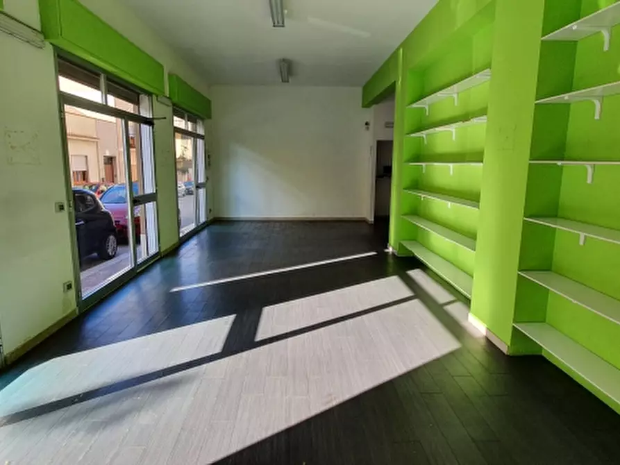 Immagine 3 di Locale commerciale in vendita  in via caserta a Erice