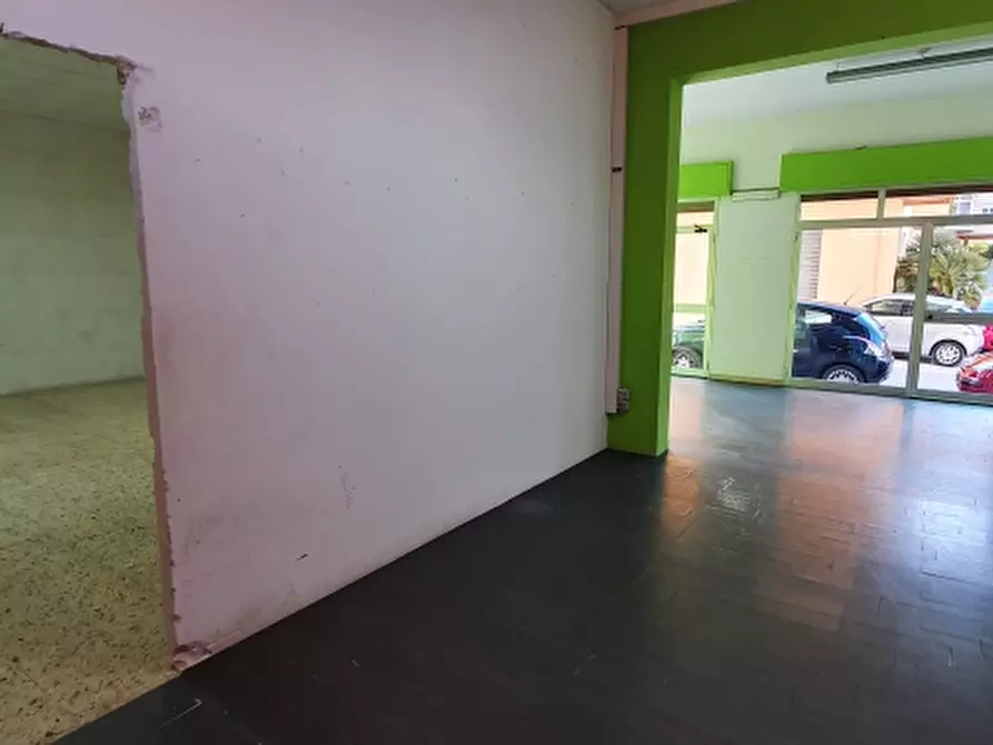 Immagine 5 di Locale commerciale in vendita  in via caserta a Erice